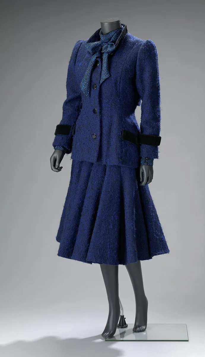 Tailleur, veste, blouse à écharpe et jupe, 1990