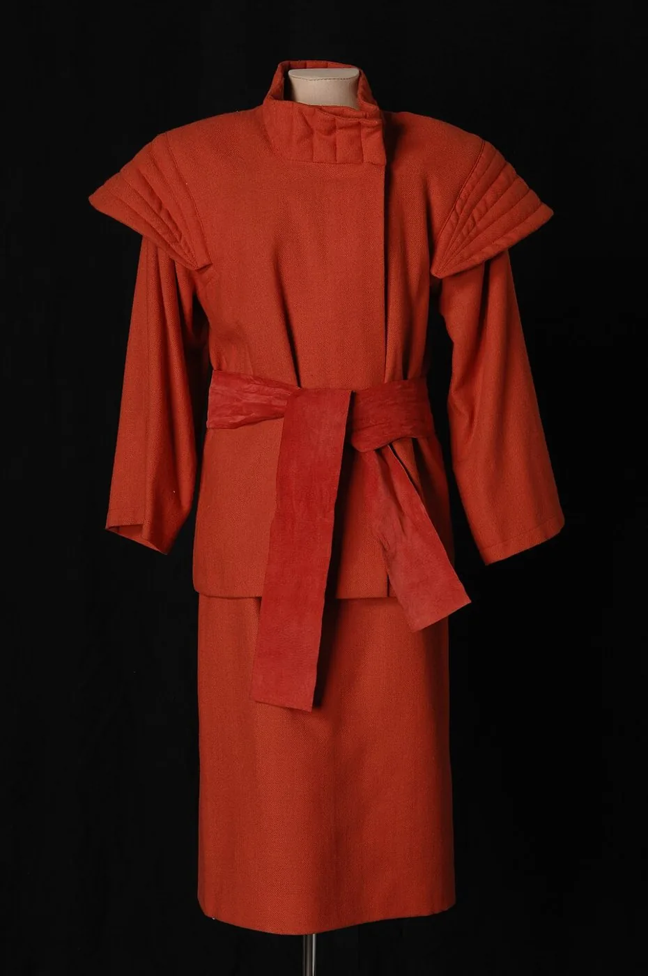 Ensemble veste et jupe brique, ceinture en daim orange, 1984 ou 1985