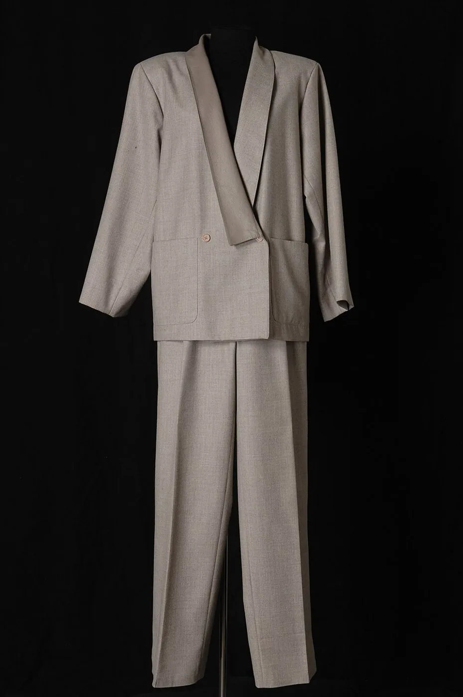 Blazer et pantalon gris-beige, entre 1980 et 1985