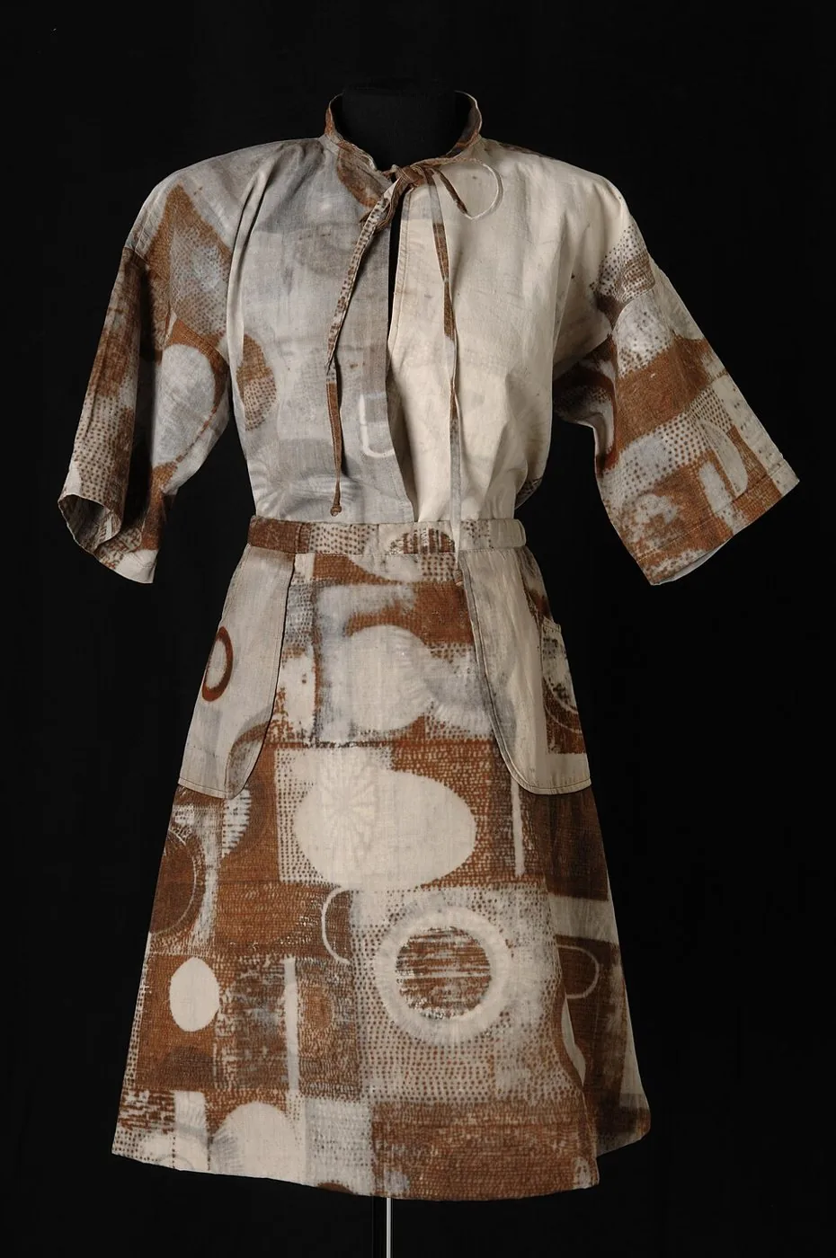 Ensemble deux pièces gris et brun à effets de teinture nouée, entre 1978 et 1982